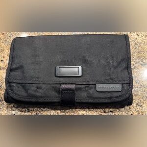 Brand new Briggs & Riley Slim Hangable Travel Kit